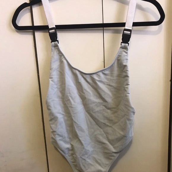 Frankie’s Bikinis - Picture 3 of 5